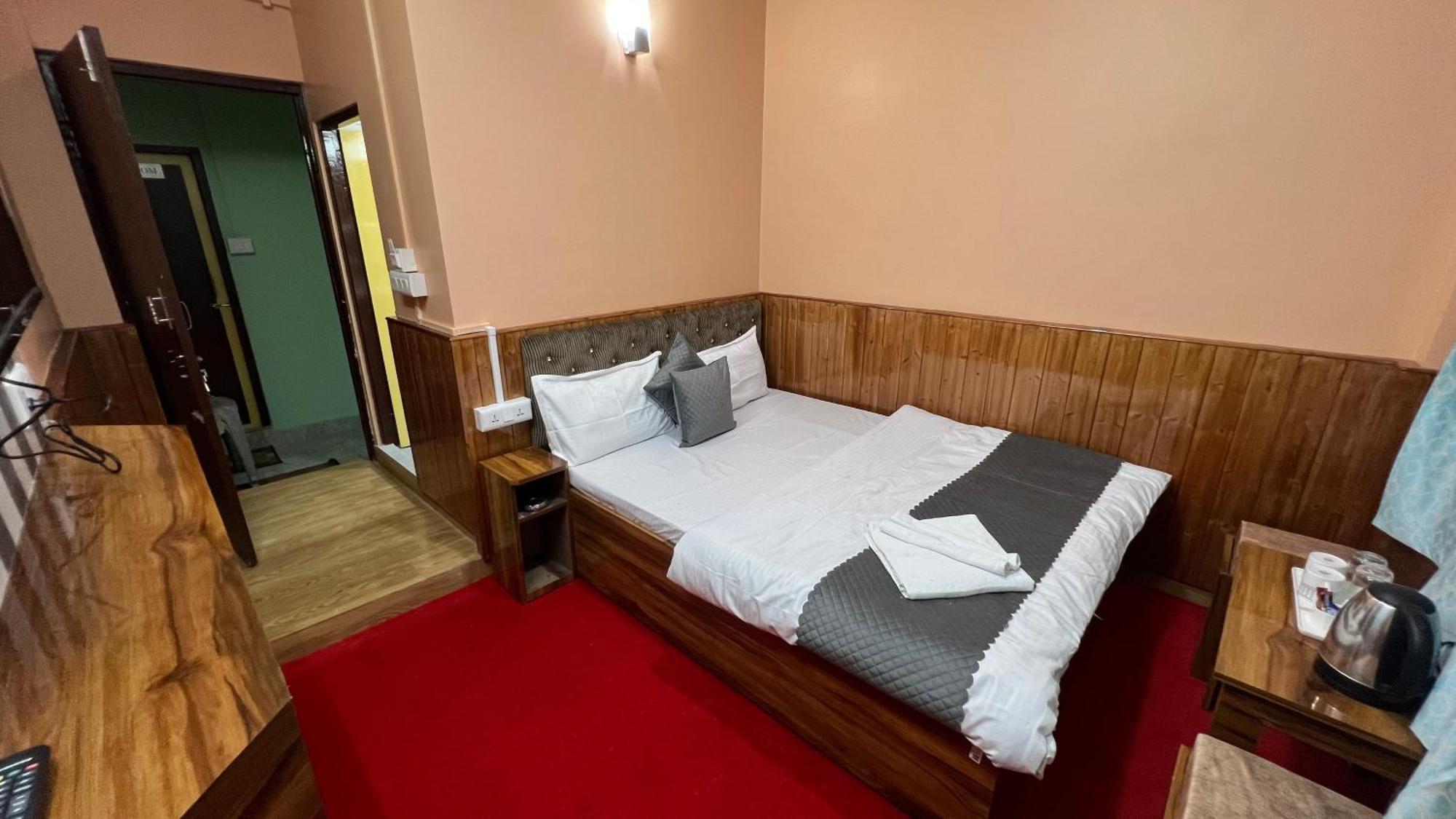 Hotel Hill Top Дарджилинг Экстерьер фото
