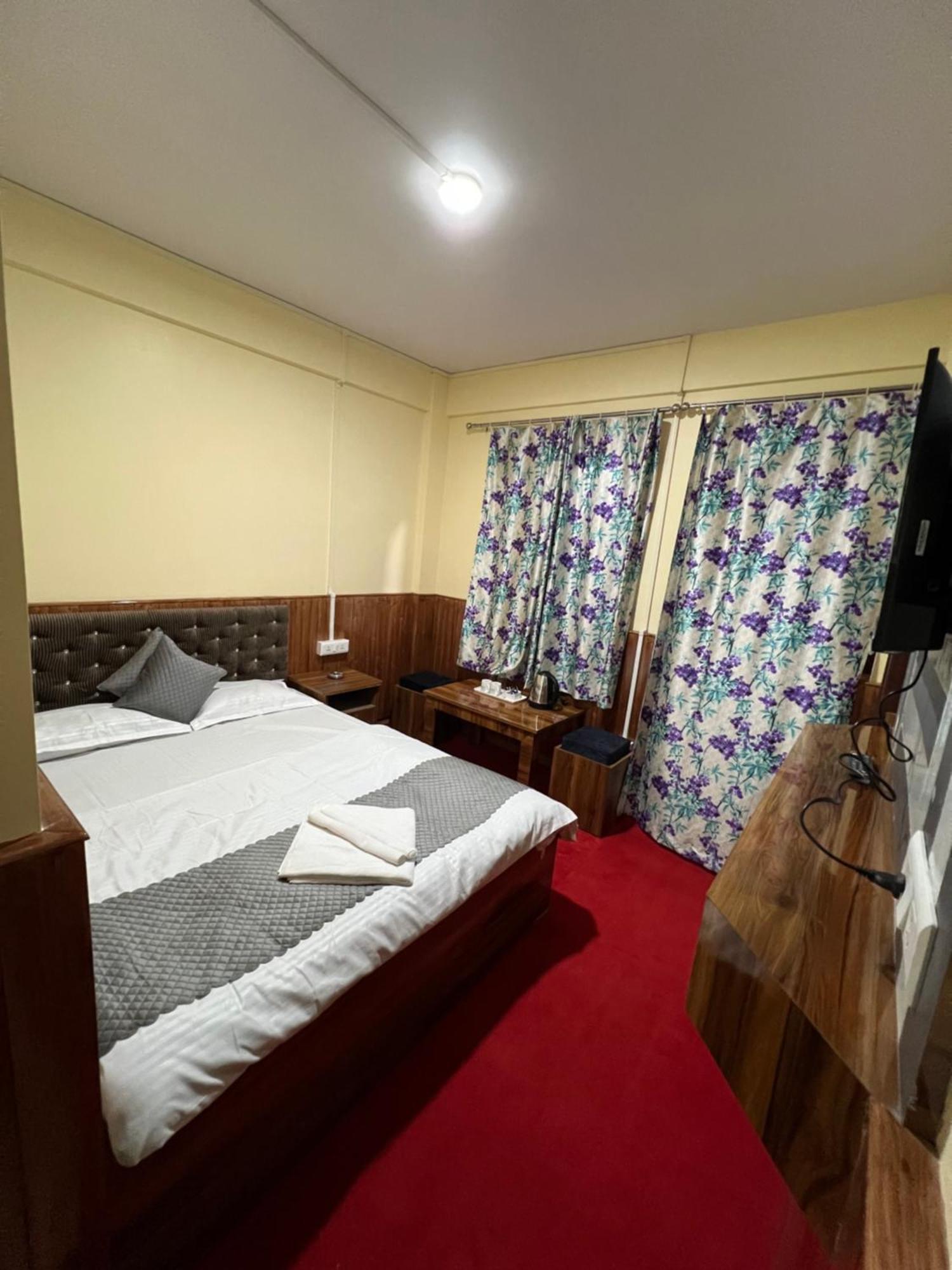 Hotel Hill Top Дарджилинг Экстерьер фото