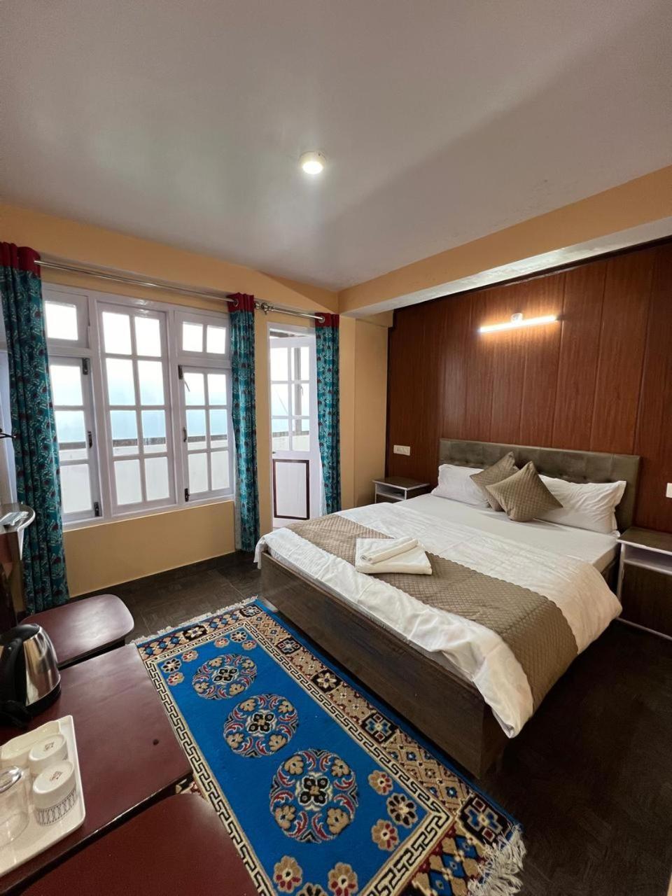 Hotel Hill Top Дарджилинг Экстерьер фото